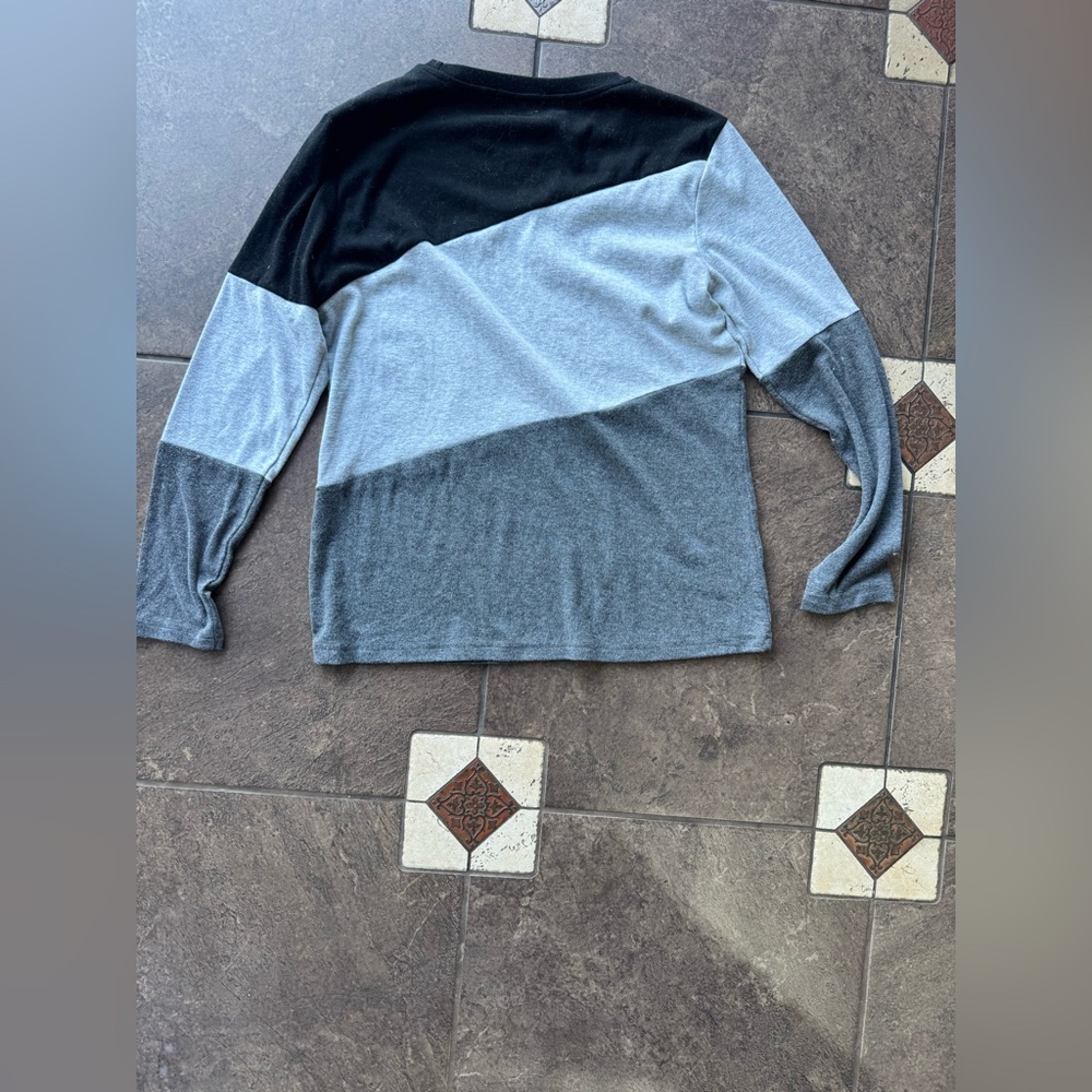 2/$8 SHIRTS 👚 SALE | Gray Long Sleeve Top